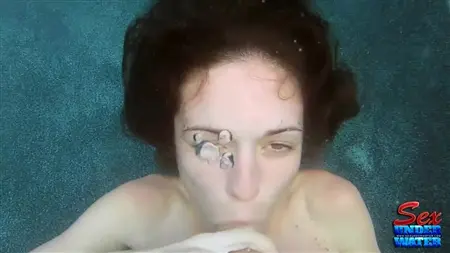 Girl under water makes a cool blowjob