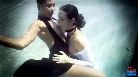 Passionate Virgin licks a girlfriend's pussy underwater