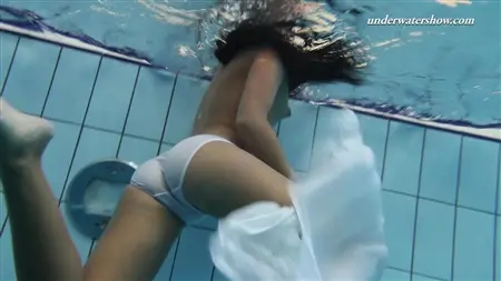 Jeanne undressed under water for shooting